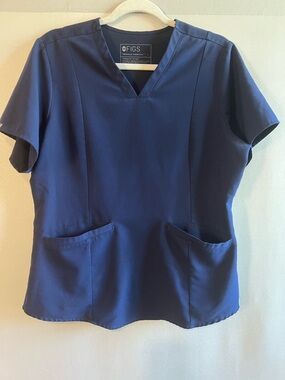 FIGS Navy Blue Technical Collection
Casma V-Neck Scrub Top - Large
